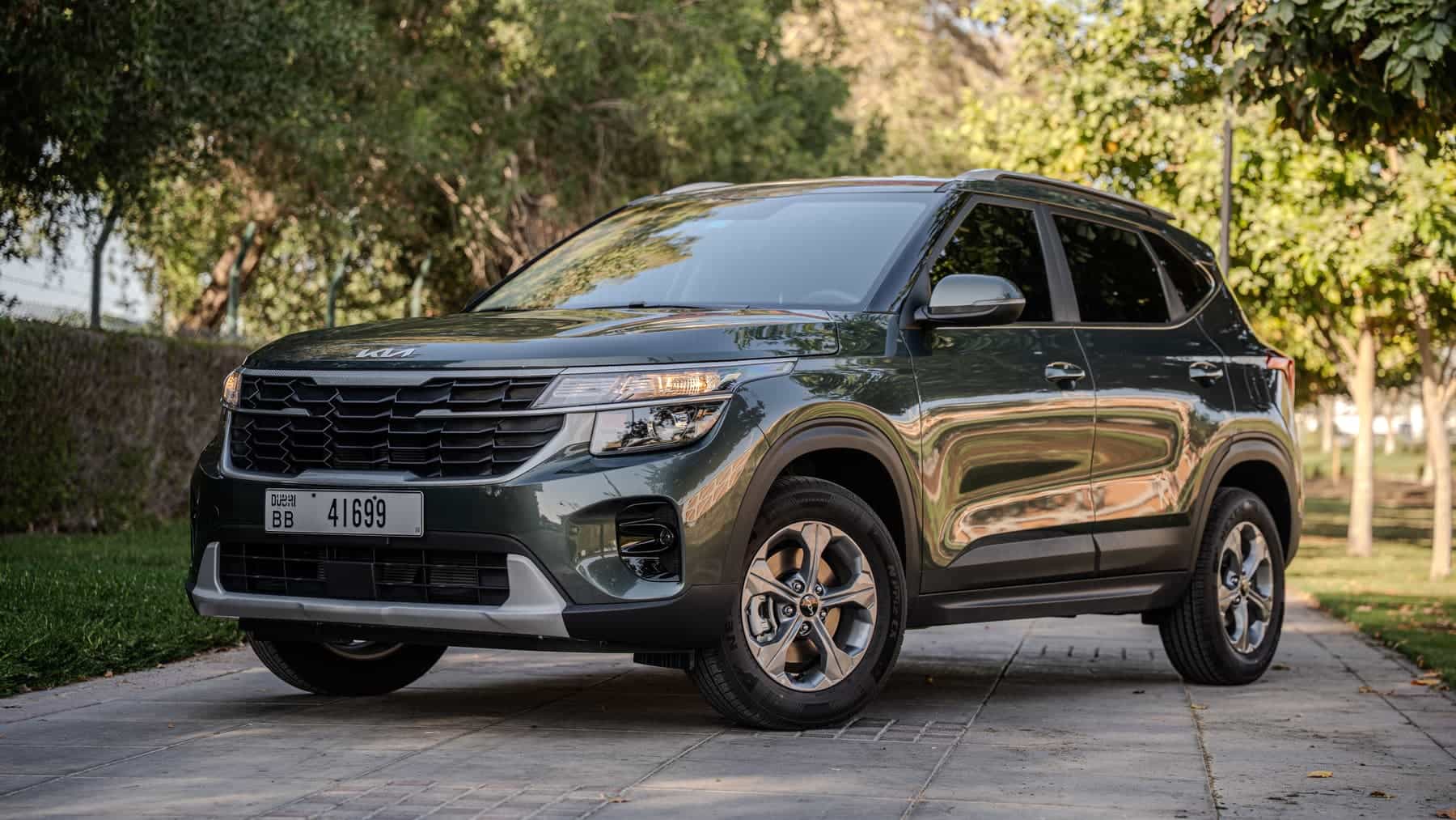 Kia Seltos Dark Green - thumbnail 1