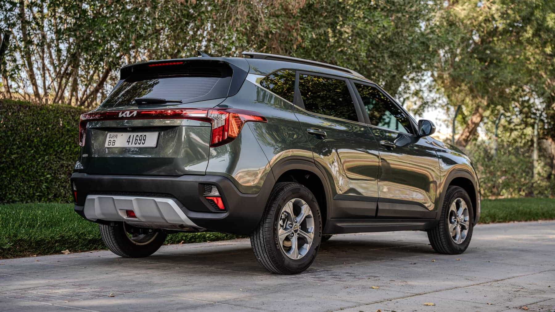 Kia Seltos Dark Green - thumbnail 3