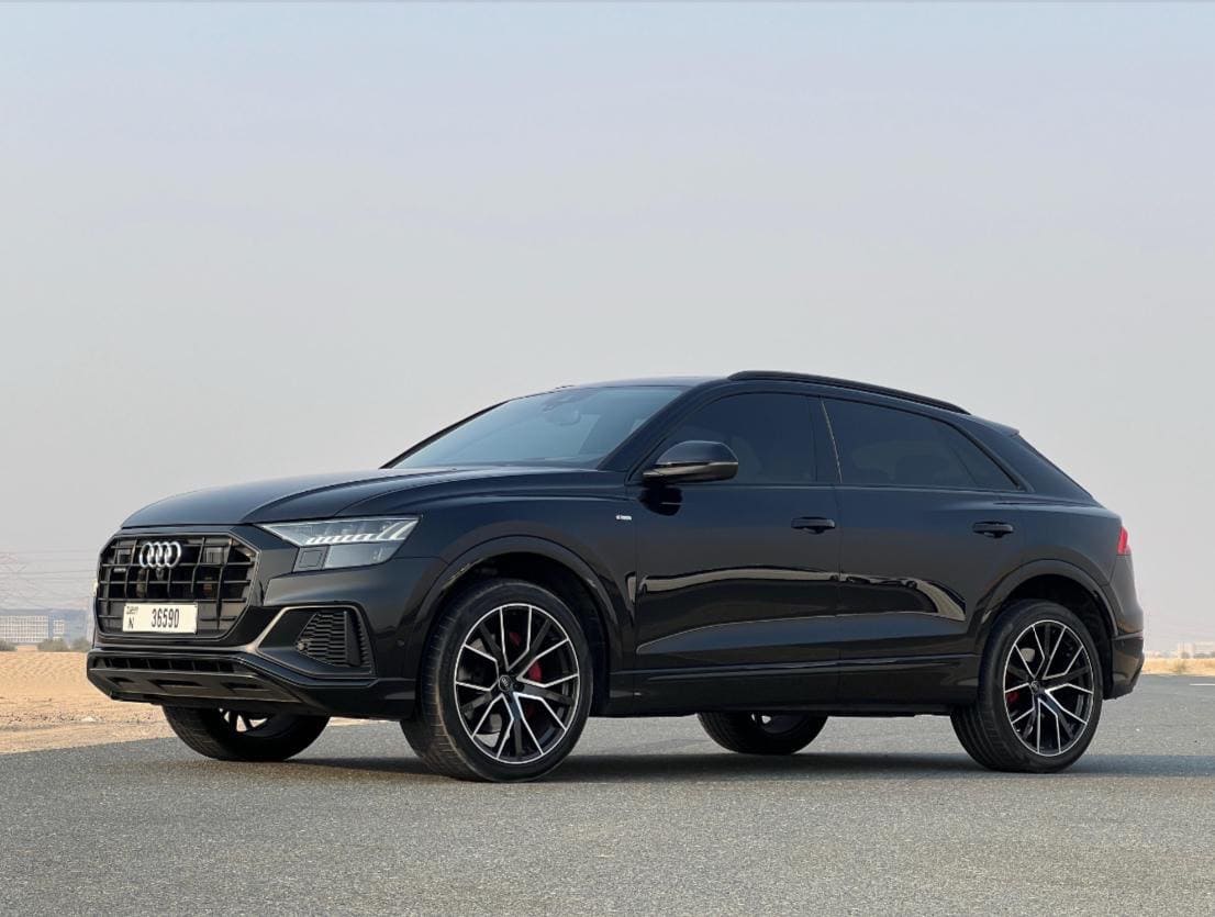 Audi Q8 view 3