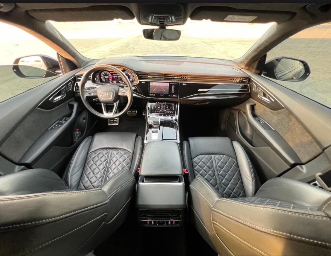 Audi Q8 view 6