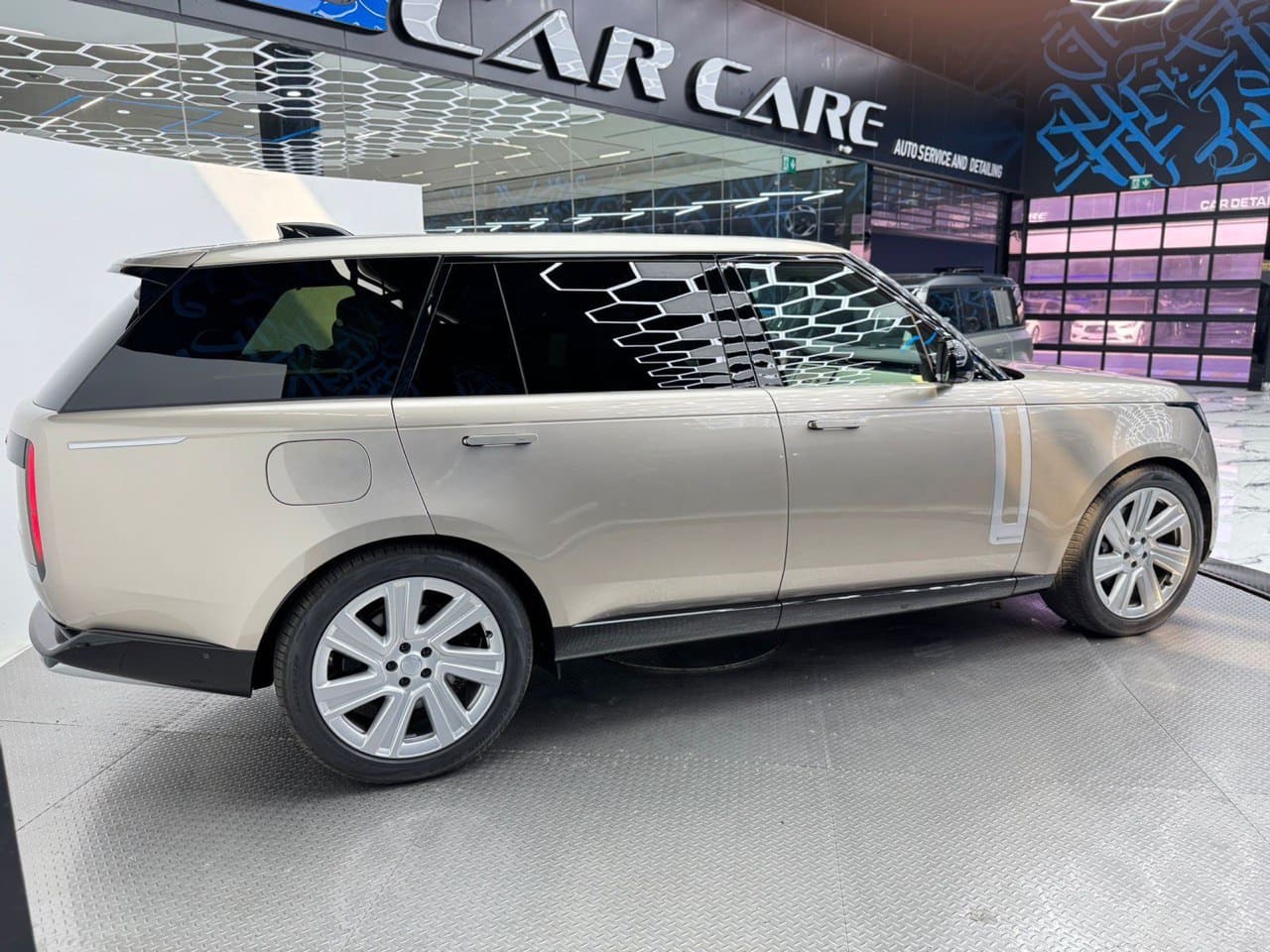 Range Rover view 7